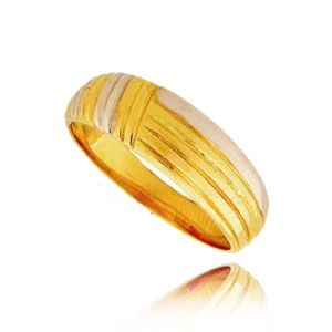 Stylowy pierścionek o eleganckiej i kobiecej formie.