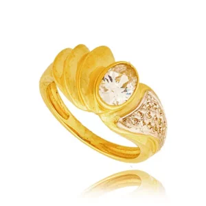 Pierścionek ze złota łączący klasykę z nowoczesnością.