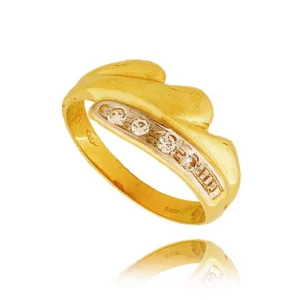 Delikatny pierścionek wykonany z wysokiej jakości złota.