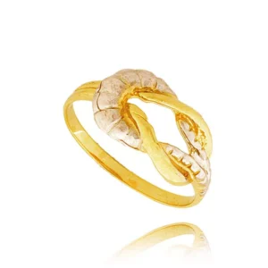 Złoty pierścionek podkreślający subtelny blask kamieni.