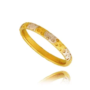 Ponadczasowy pierścionek o luksusowym wyglądzie.