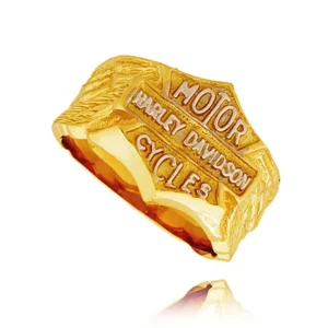 Pierścionek ze złota łączący klasykę z nowoczesnością.