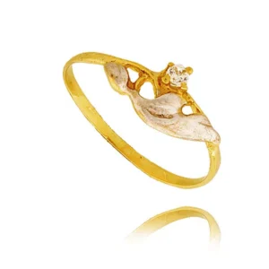 Delikatny pierścionek wykonany z wysokiej jakości złota.