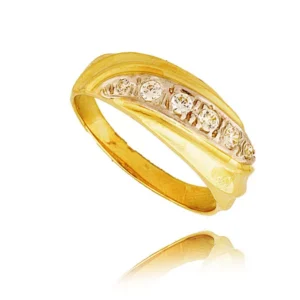 Pierścionek ze złota łączący klasykę z nowoczesnością.