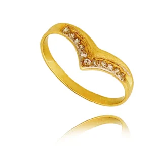 Pierścionek ze złota łączący klasykę z nowoczesnością.