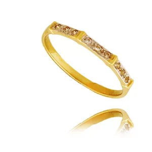 Stylowy pierścionek o eleganckiej i kobiecej formie.