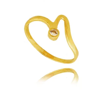 Pierścionek ze złota łączący klasykę z nowoczesnością.