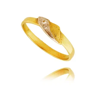 Stylowy pierścionek o eleganckiej i kobiecej formie.