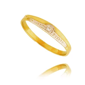 Elegancki pierścionek będący doskonałym dodatkiem do stylizacji.