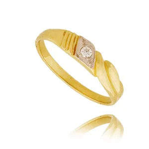 Pierścionek ze złota łączący klasykę z nowoczesnością.