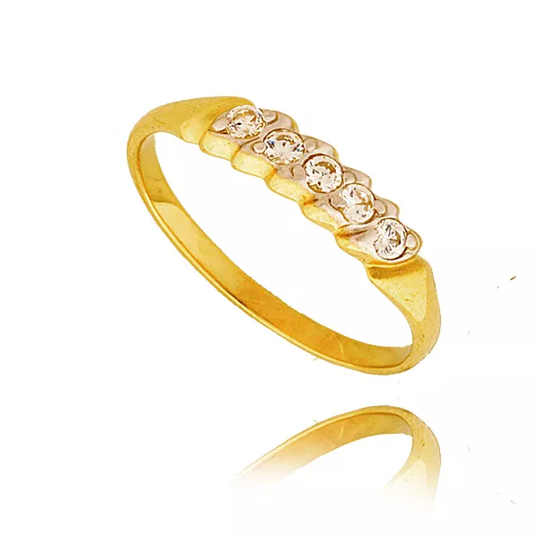 Elegancki pierścionek będący doskonałym dodatkiem do stylizacji.