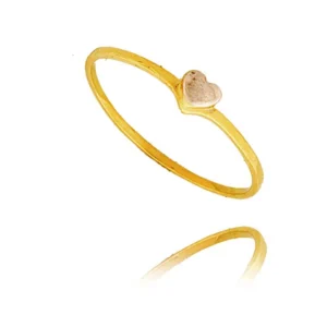 Ponadczasowy pierścionek o luksusowym wyglądzie.