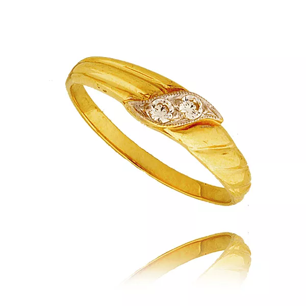 Elegancki pierścionek będący doskonałym dodatkiem do stylizacji.