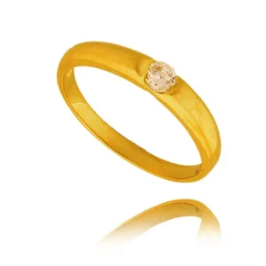 Pierścionek ze złota łączący klasykę z nowoczesnością.