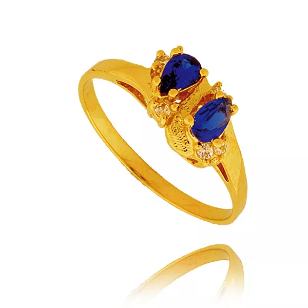 Delikatny pierścionek wykonany z wysokiej jakości złota.