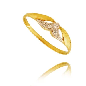 Delikatny pierścionek wykonany z wysokiej jakości złota.