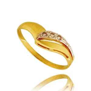 Pierścionek ze złota łączący klasykę z nowoczesnością.