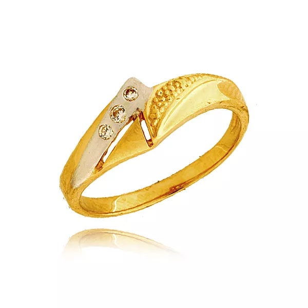 Złoty pierścionek stworzony z myślą o codziennym komforcie.