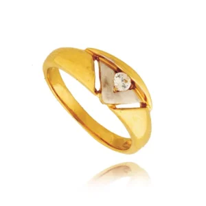 Złoty pierścionek podkreślający subtelny blask kamieni.