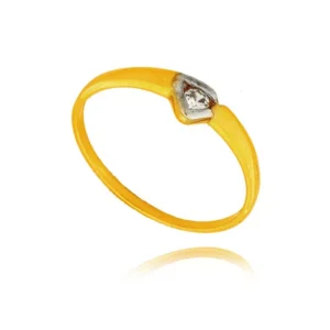 Ponadczasowy pierścionek o luksusowym wyglądzie.