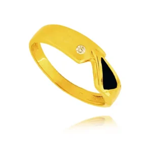 Złoty pierścionek podkreślający subtelny blask kamieni.