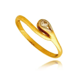 Pierścionek ze złota łączący klasykę z nowoczesnością.