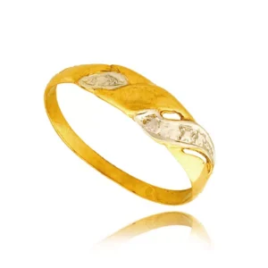 Elegancki pierścionek będący doskonałym dodatkiem do stylizacji.