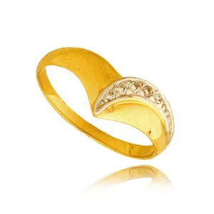 Pierścionek ze złota łączący klasykę z nowoczesnością.