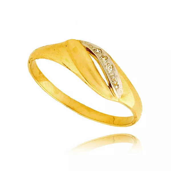 Elegancki pierścionek będący doskonałym dodatkiem do stylizacji.