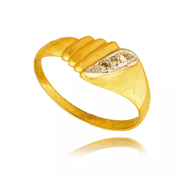 Delikatny pierścionek wykonany z wysokiej jakości złota.