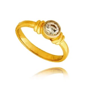 Elegancki pierścionek będący doskonałym dodatkiem do stylizacji.