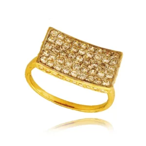 Pierścionek ze złota łączący klasykę z nowoczesnością.