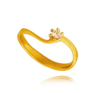 Złoty pierścionek podkreślający subtelny blask kamieni.