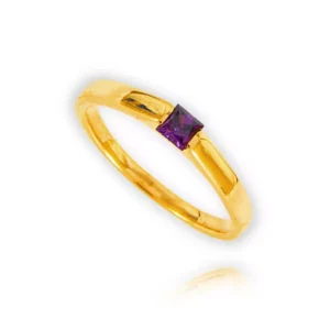 Delikatny pierścionek wykonany z wysokiej jakości złota.