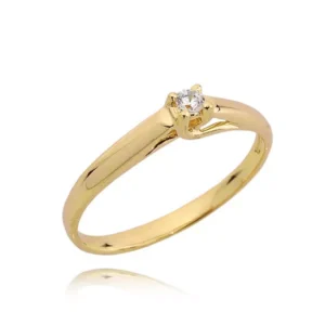 Pierścionek ze złota łączący klasykę z nowoczesnością.