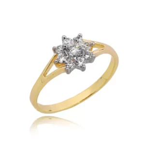 Złoty pierścionek podkreślający subtelny blask kamieni.