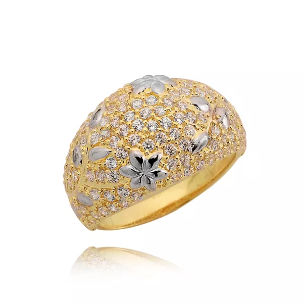 Złoty pierścionek podkreślający subtelny blask kamieni.