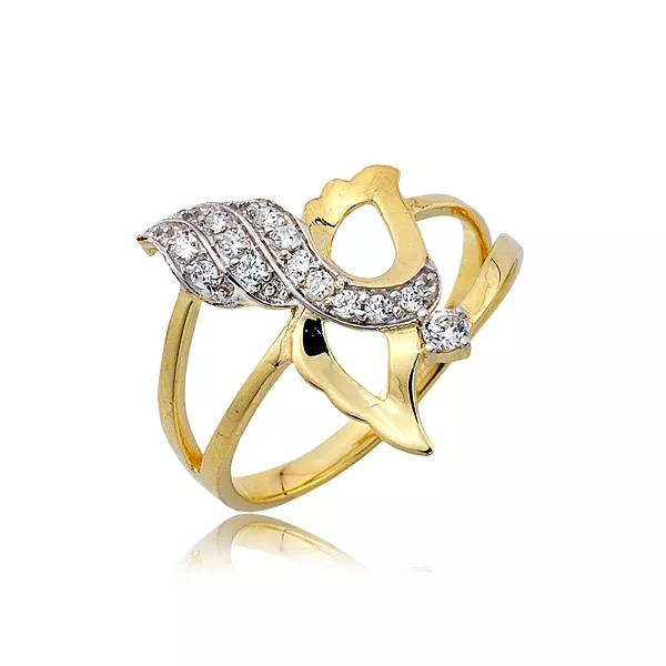 Złoty pierścionek podkreślający subtelny blask kamieni.