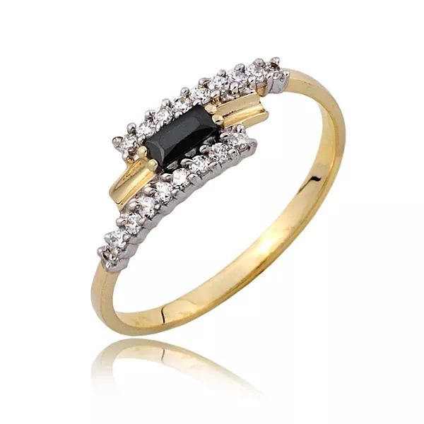 Złoty pierścionek podkreślający subtelny blask kamieni.