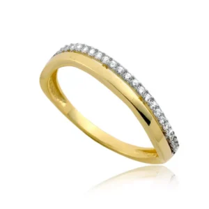 Pierścionek ze złota łączący klasykę z nowoczesnością.