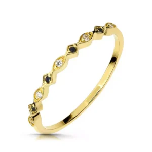 Delikatny pierścionek wykonany z wysokiej jakości złota.