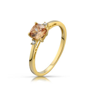 Elegancki pierścionek ze złota o ponadczasowym charakterze.