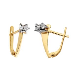 Złote kolczyki łączące elegancję i nowoczesny design.