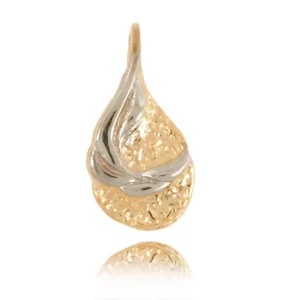 Wisiorek złoty o uniwersalnym wzornictwie.