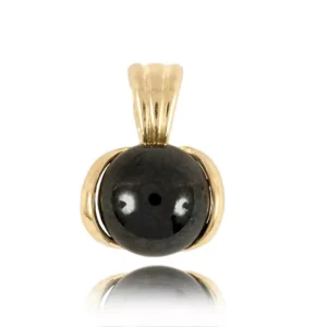 Wisiorek ze złota wykonany indywidualnie.